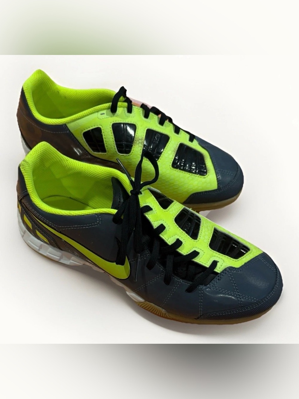 Nike Elastico Pro Indoor Soccer Shoes Youth Size 6Y Gray Volt Gum Futsal IC